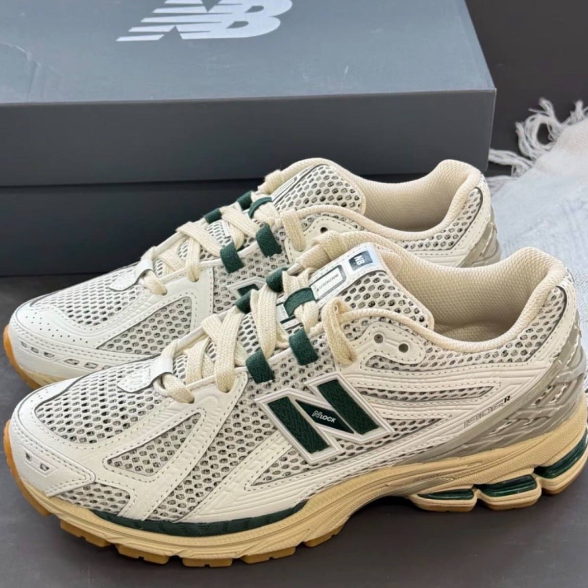 뉴발란스 운동화 1906r 실버 그린 런닝화 발편한운동화 굽있는신발 편산신발 스니커즈 러닝화 키높이 164,000원