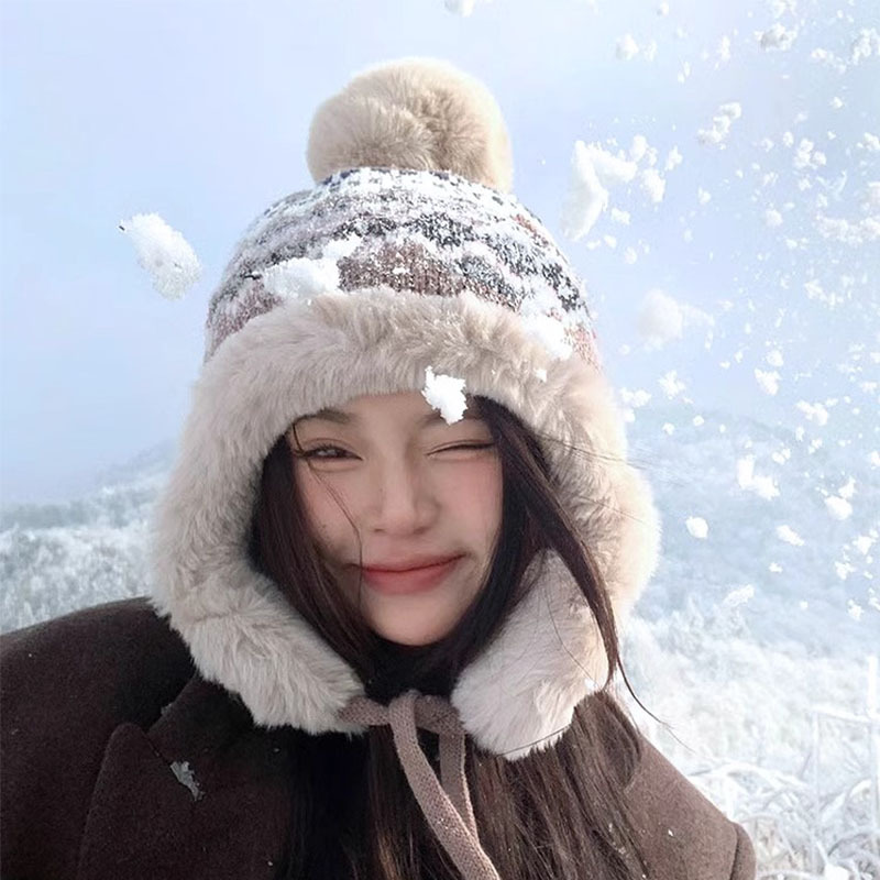 앨오앤지 얼굴 작아보이는 클래식 겨울 니트 방울 털 모자 16,800원