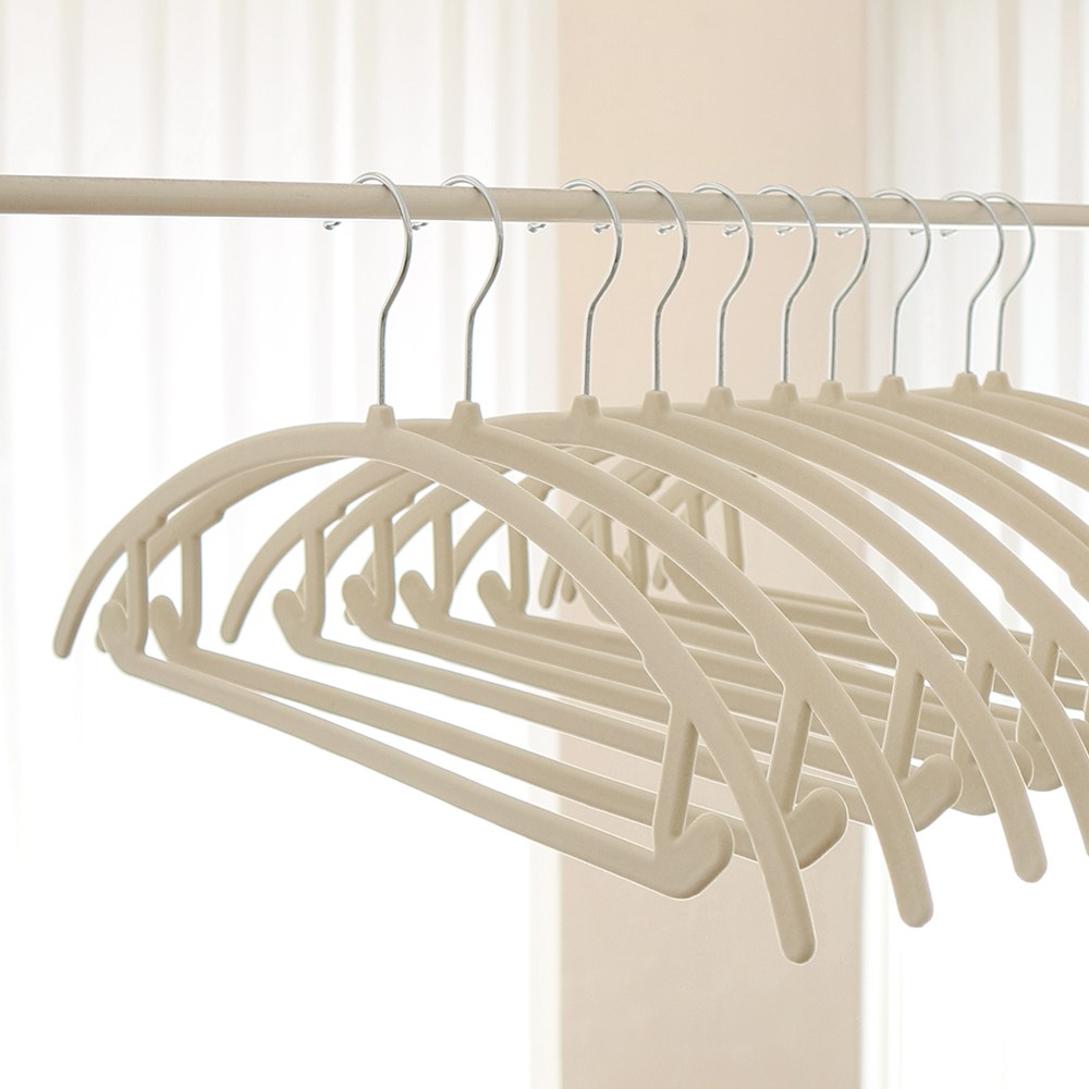 화이트래빗 벨벳 라운드형 니트 어깨뿔 방지 논슬립 옷걸이 8,950원