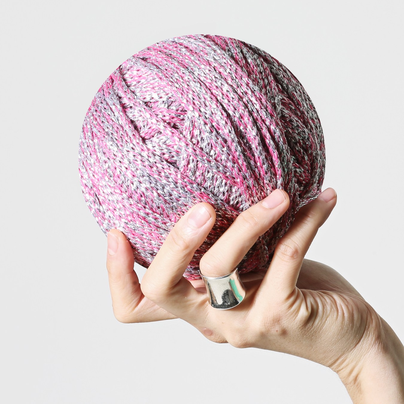 슈퍼스토리 핸드메이드 얀 뜨개실 볼드 실버니팅볼 골드니팅볼 5mm 300g (패턴가이드 SV05GUIDE1 포함), 1개, 트위그 핑크 실버 300g 33,400원