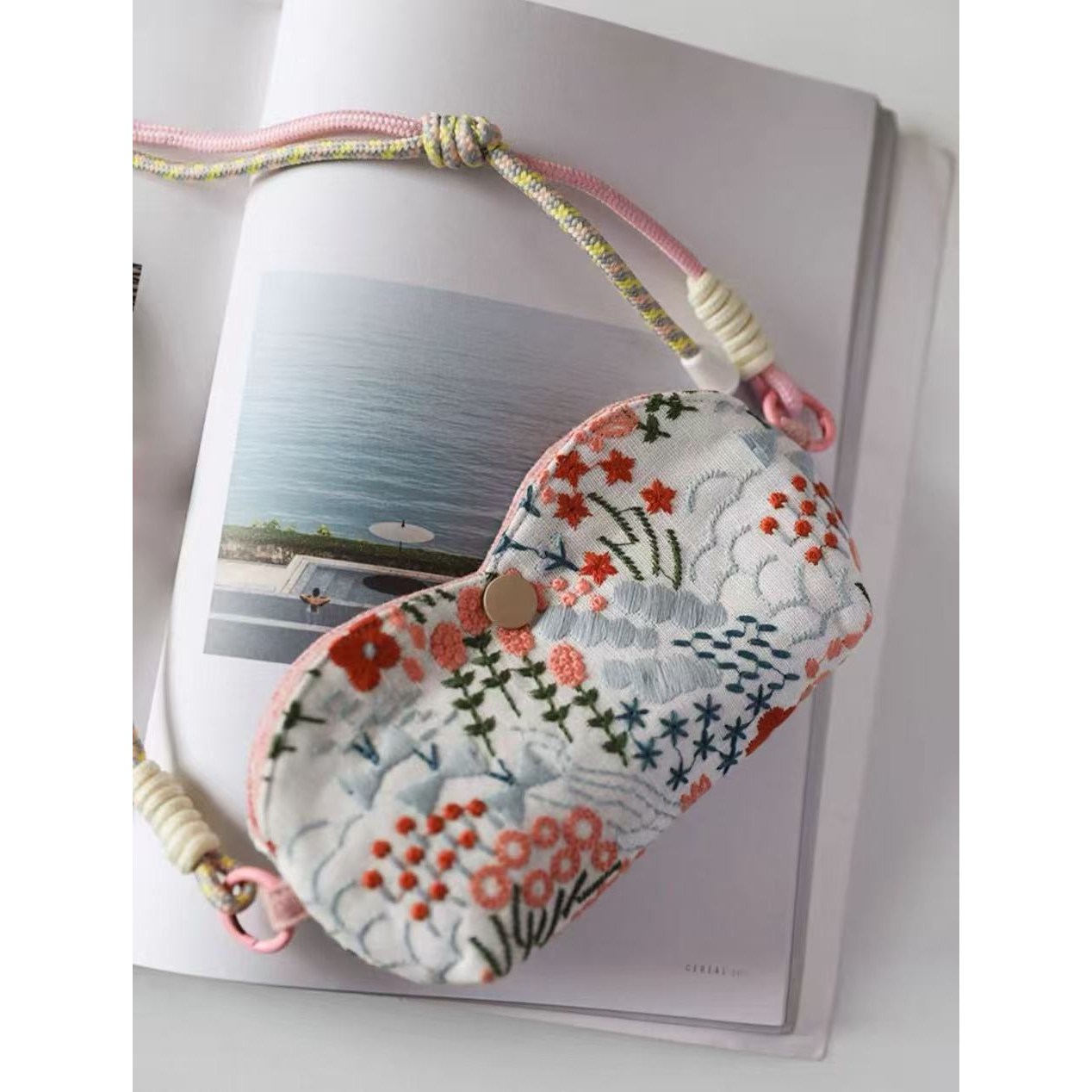 유이미 다용도 핸드메이드 선글라스파우치 멜빵끈 조절가능 안경케이스 22,800원