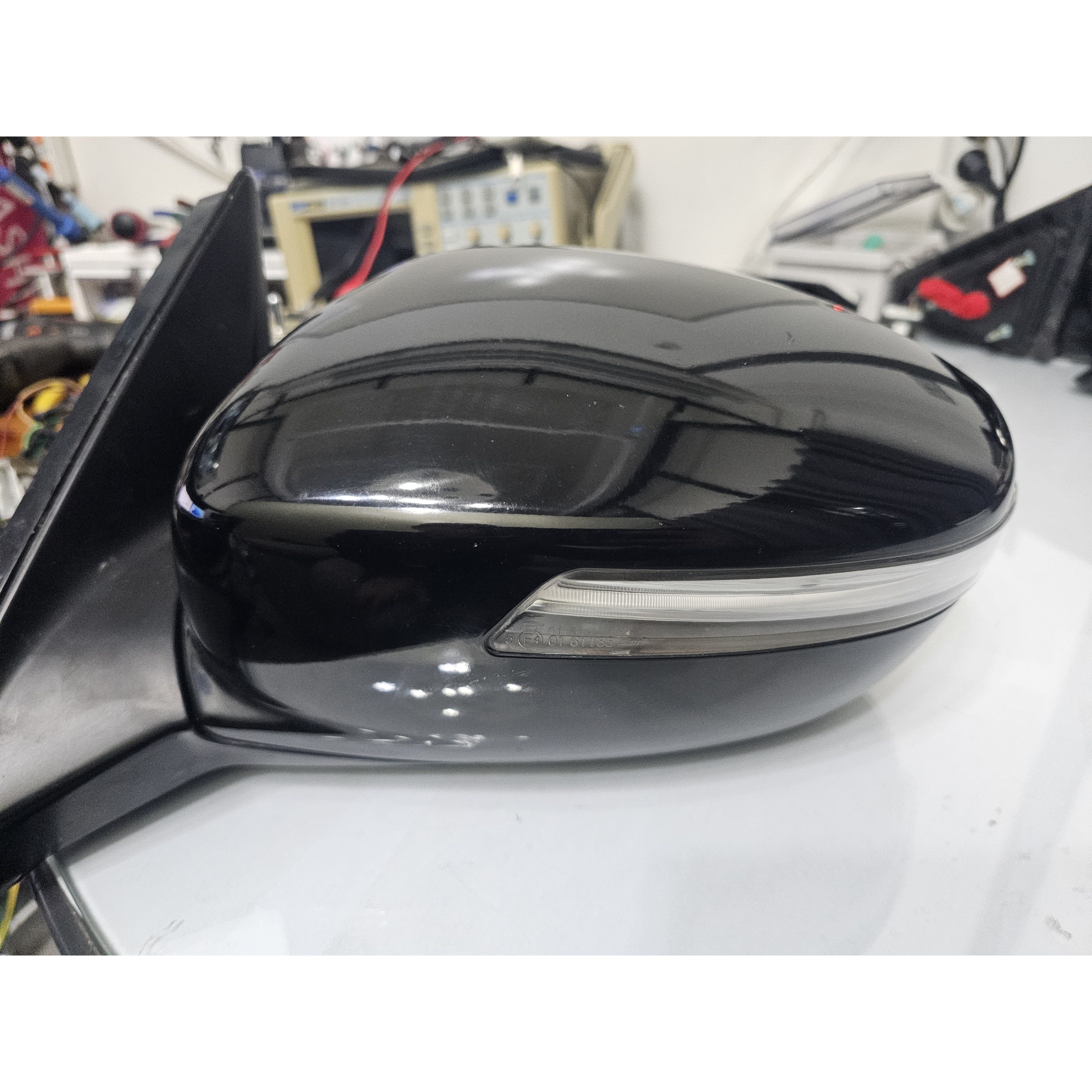 신형 에쿠스VI2세대백미러 초기형 14핀 사이드미러 검정색,팬덤블랙AF 운전석중고품입니다. 77,000원