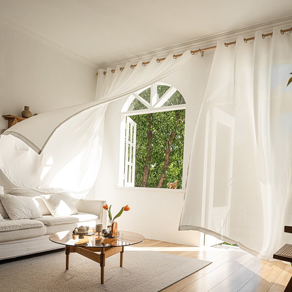 HOMEY NEST 스크래치 방지 쉬폰커튼 인테리어 안방 화이트 커텐 아일렛형 1P 34,900원