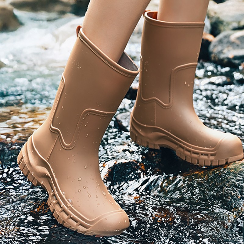 여성 중목 패션 레인부츠 장마철 가벼운 아웃도어 낚시 방수 미끄럼방지 두꺼운 밑창 첼시 장화 19,880원