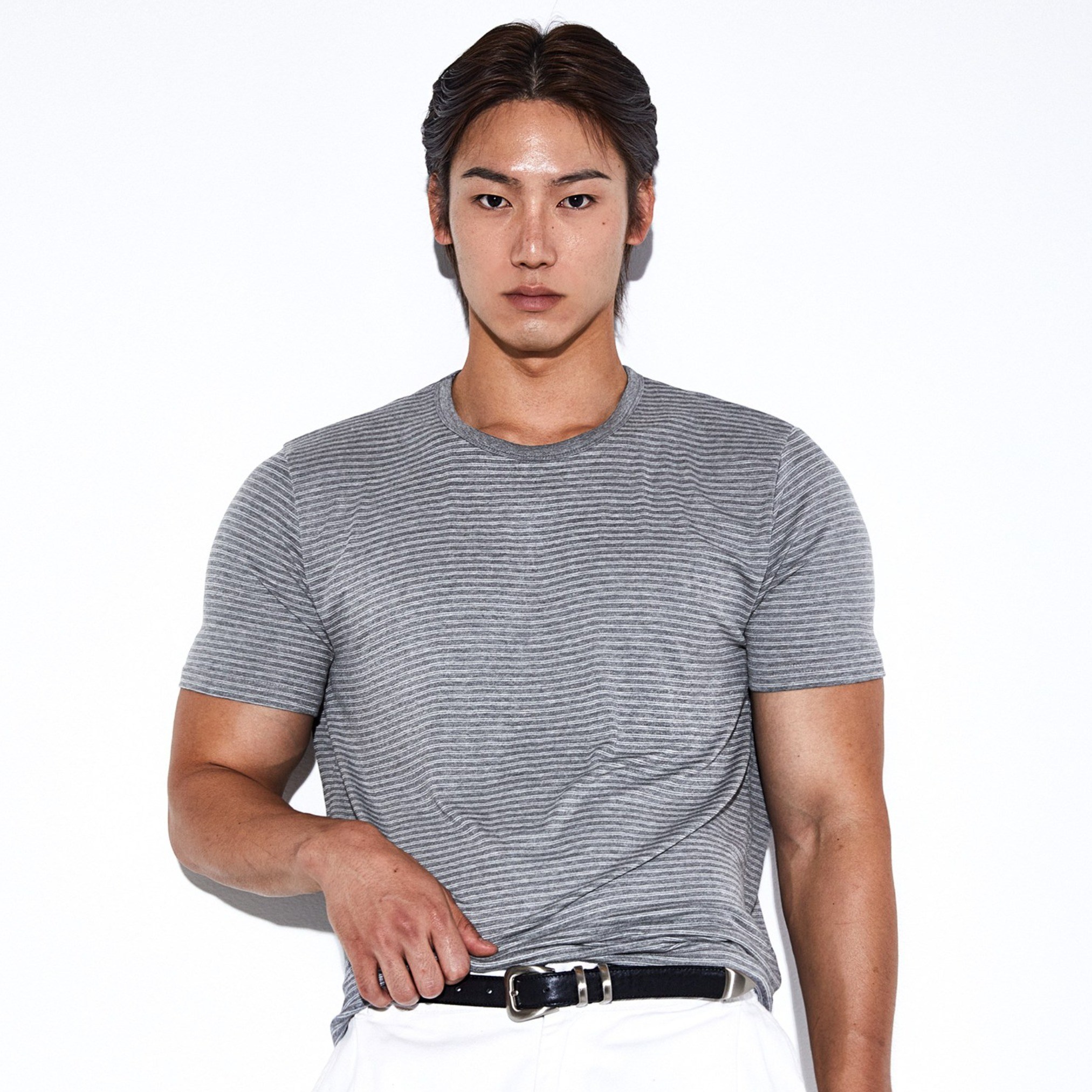 알브이디 핀 스트라이프 크롭 머슬핏 반팔티(2color) 29,000원