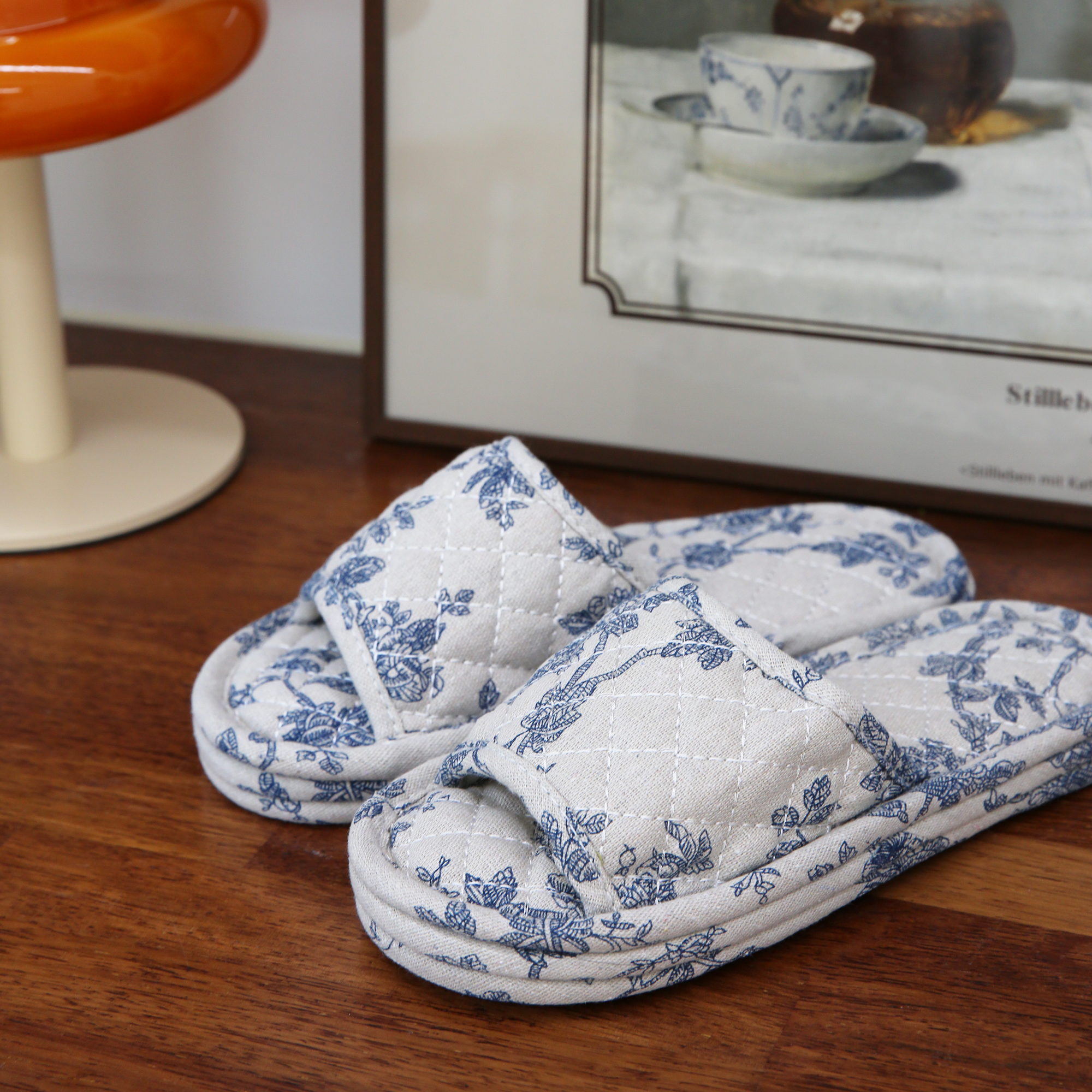 모먼트비 프리미엄 세탁가능한 3중 3겹 쿠션 누빔 퀼팅 층간소음방지 미끄럼방지 거실 코튼 플라워 체리 실내화 슬리퍼 10,600원