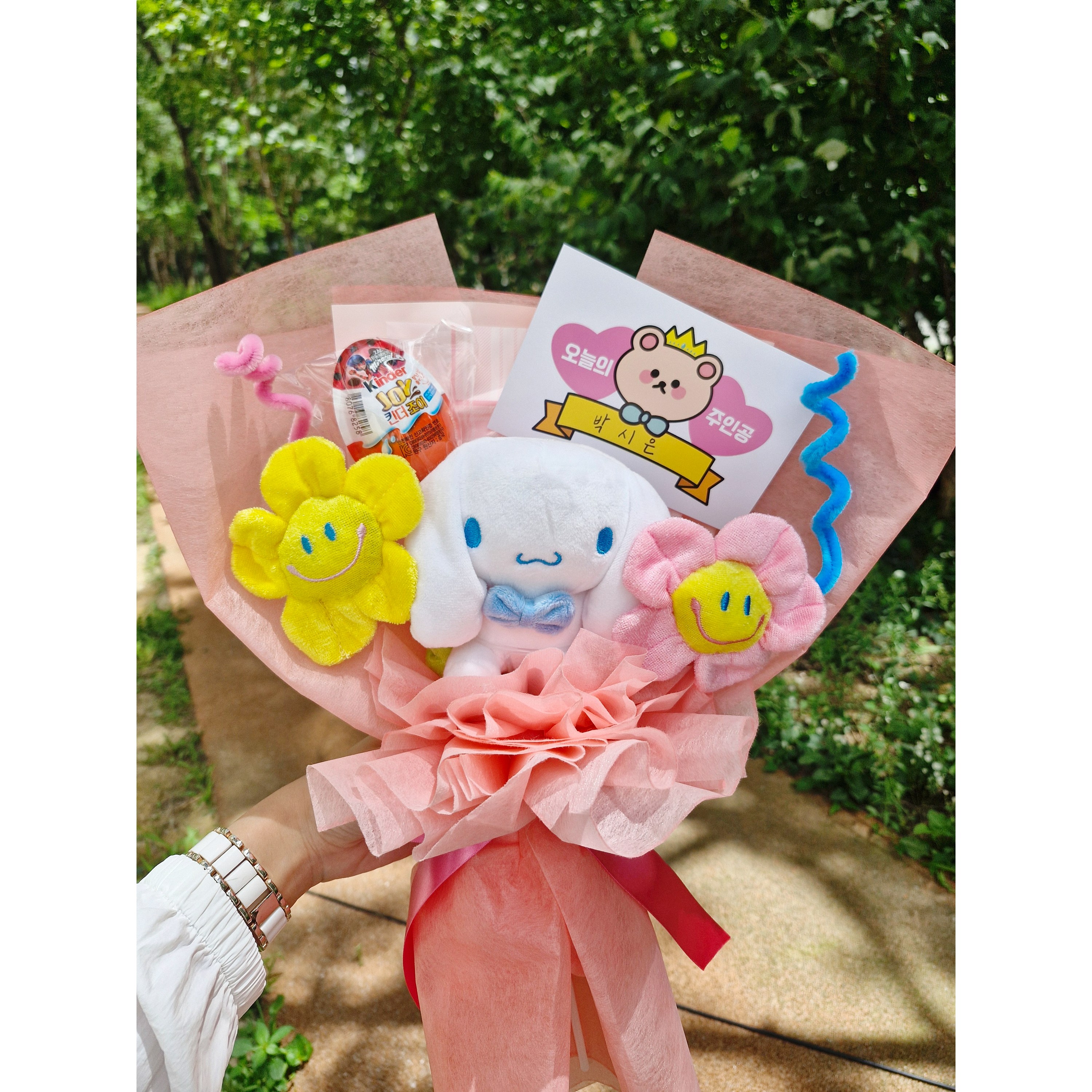 산리오꽃다발 졸업식 인형 꽃다발 시나모롤 킨더조이 유치원 초등학교 졸업 발표회 꽃다발 17,800원