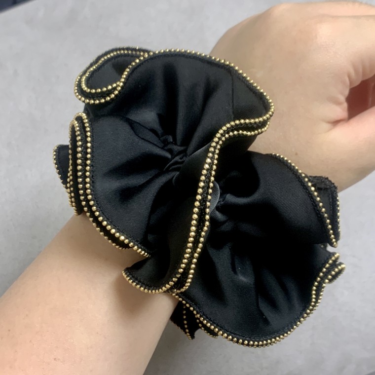 국내제작 새틴 실크 스크런치 골드라인 풍성한 곱창밴드 12,570원