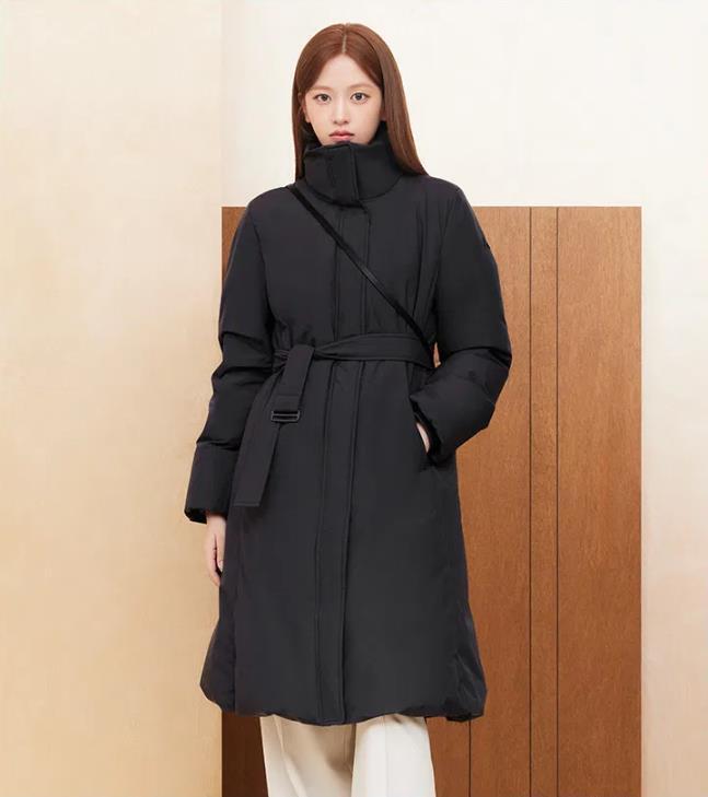 [국내백화점] 네파 다운자켓 가벼운 무게 착용감 우수 슬림라인 와인 보르도 886,930원