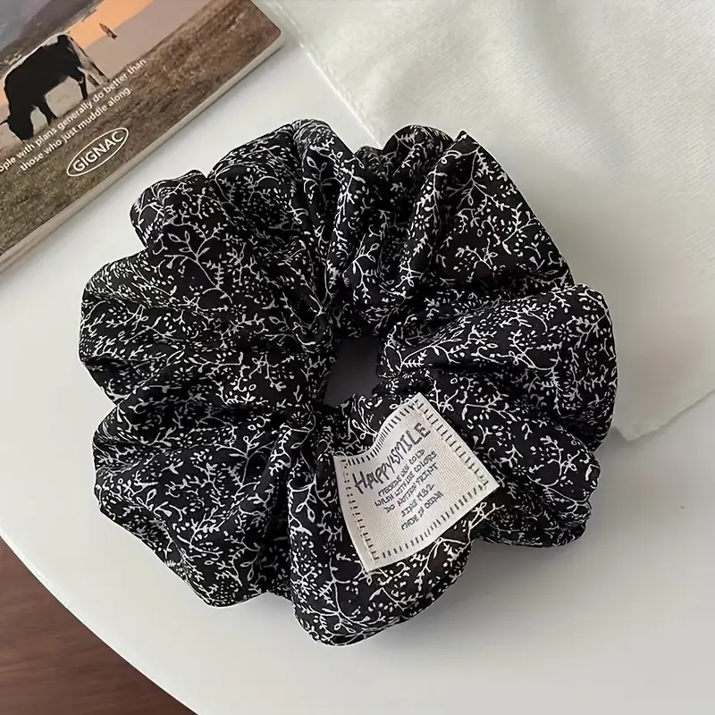 부드럽고 우아한 플라워 패턴 곱창 머리끈 5,100원