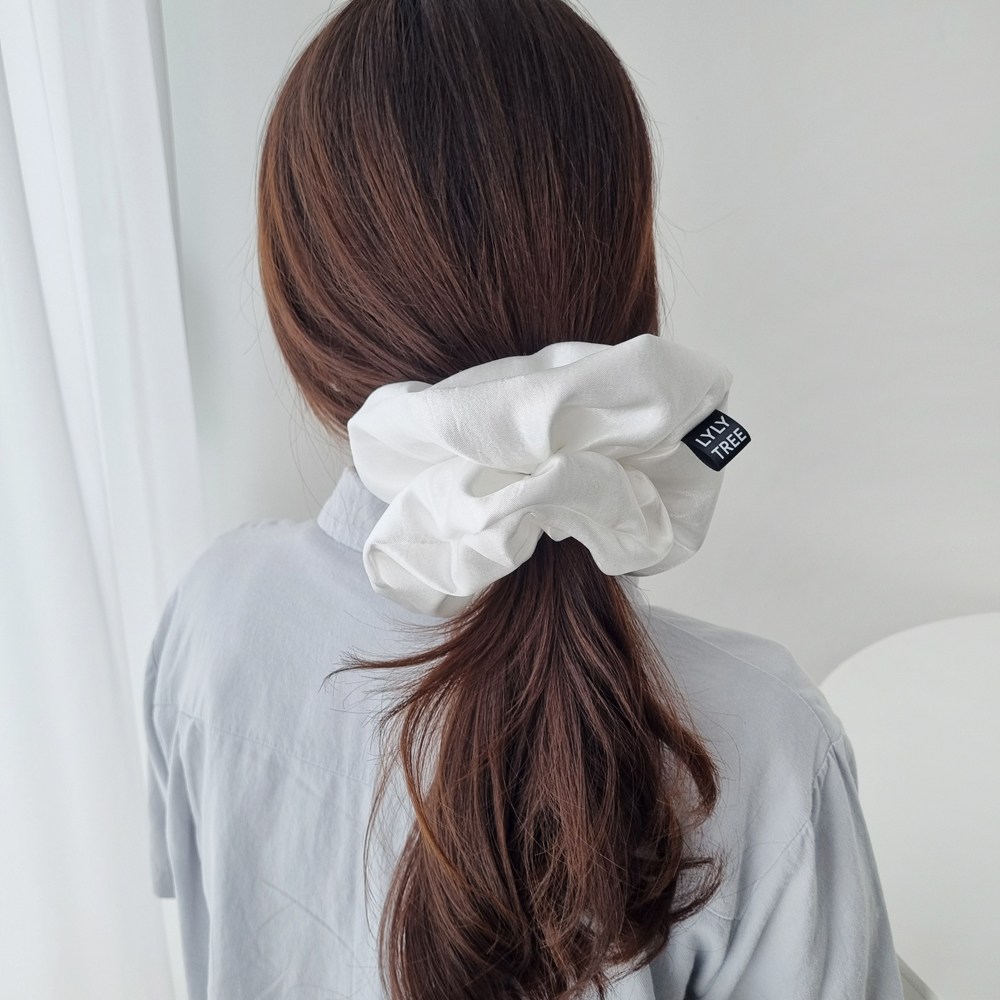 릴리트리 펄 새틴 대왕 스크런치 곱창머리끈 3칼라 9,900원