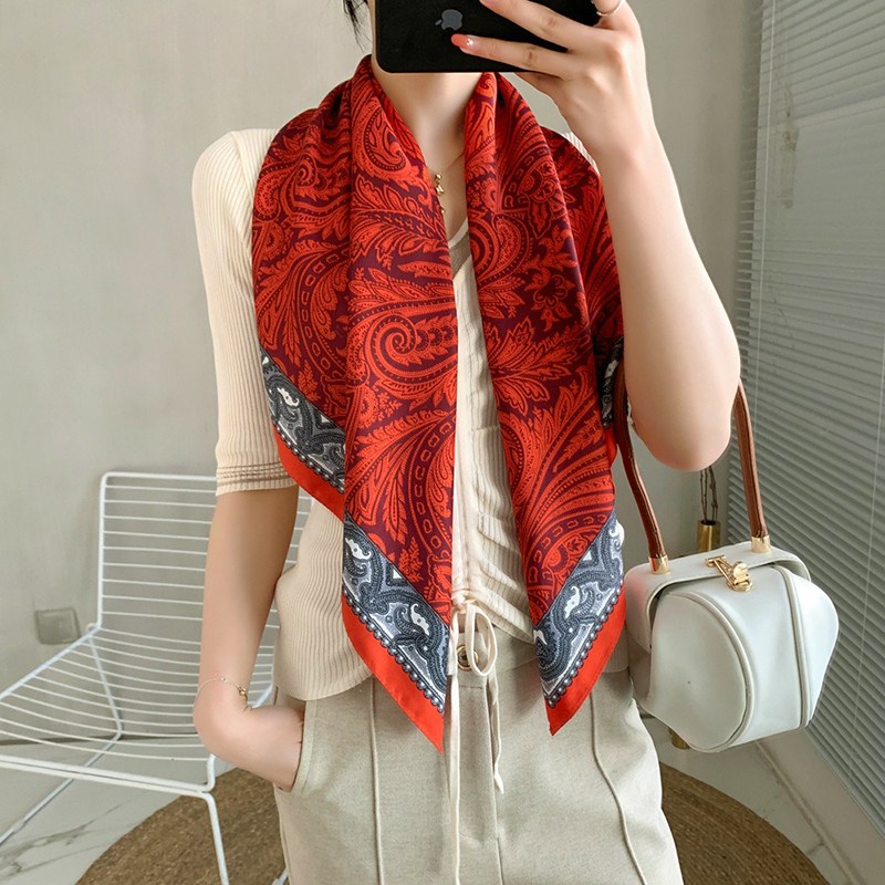 모델엄마 벨라 루체 페이즐리 실크 스카프(3colors), 현재가 12,900원