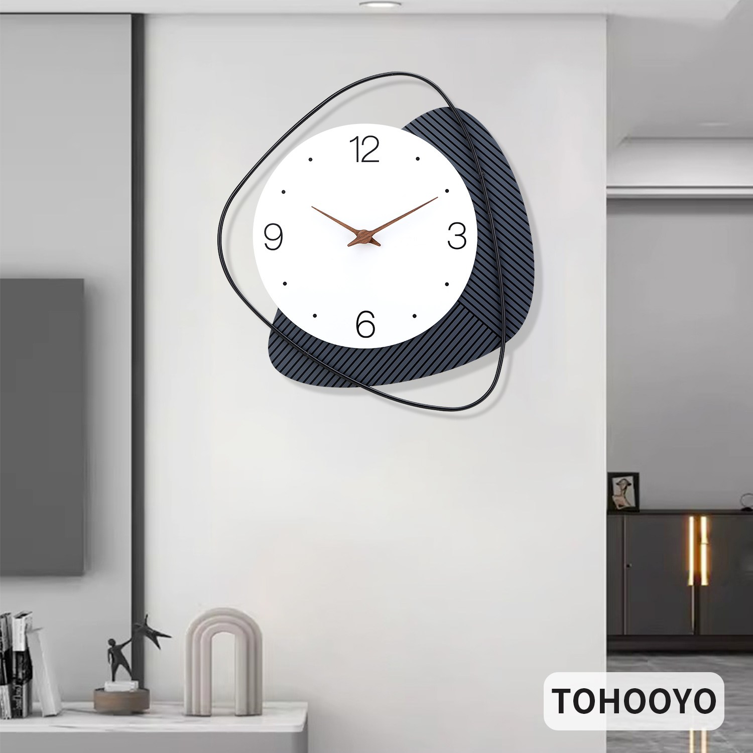 블랙 화이트 우드 패턴 지오메트리 벽시계, 스트라이프 질감 믹스 디자인 미니멀 모던 무소음 추 인테리어 소품 거실 침실 집들이선물, black 43,950원