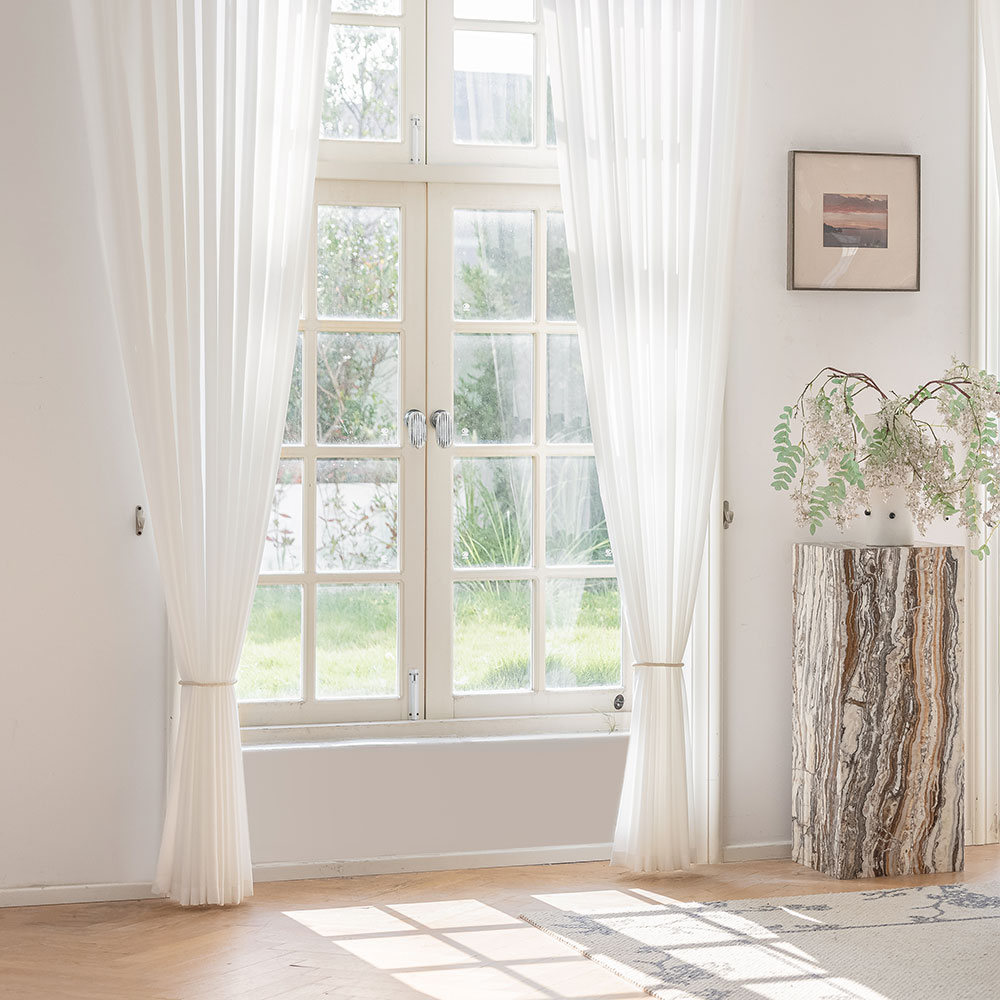 사라하우스 비침없는 밀크화이트 쉬폰 차르르 아일렛형 커튼 33,900원