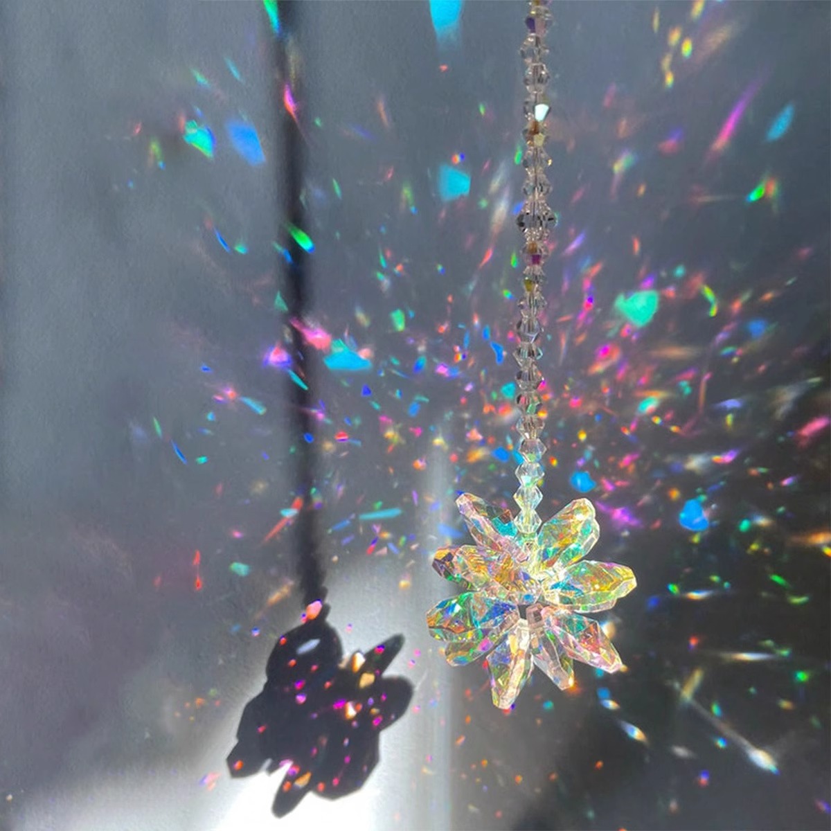 [1+1 행사]레인보우 선캐쳐 크리스탈 행잉장식 창문썬캐쳐 인테리어 풍경 악세사리 힐링 드림캐쳐 데코, AB 다채로운 눈송이 16,800원