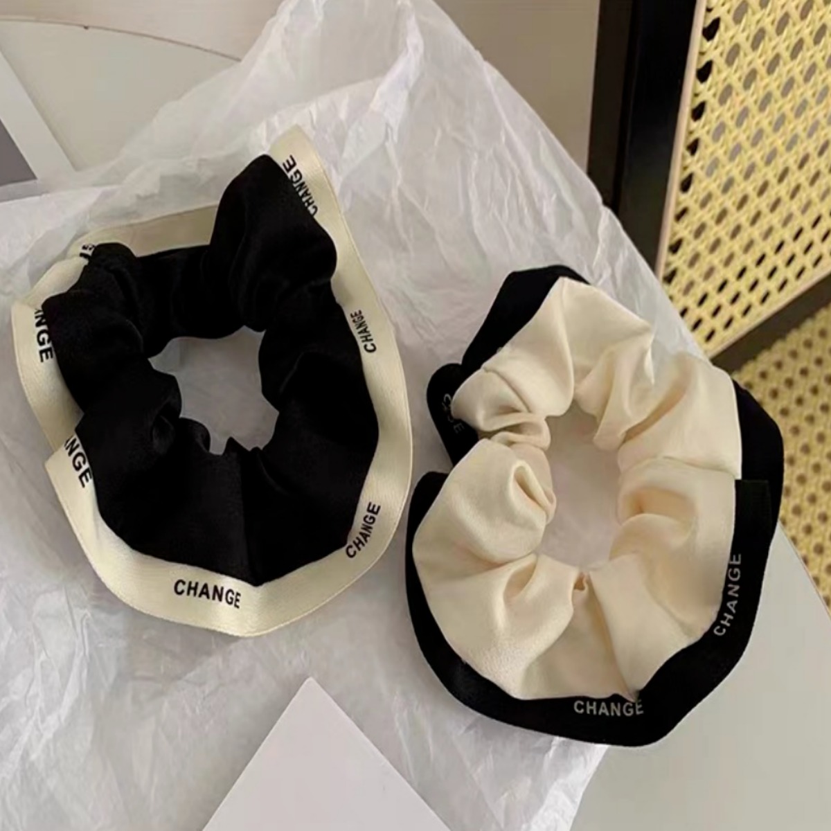 데일리블리스 1+1 투톤 곱창헤어밴드 똥머리 헤어 스프링 12,800원