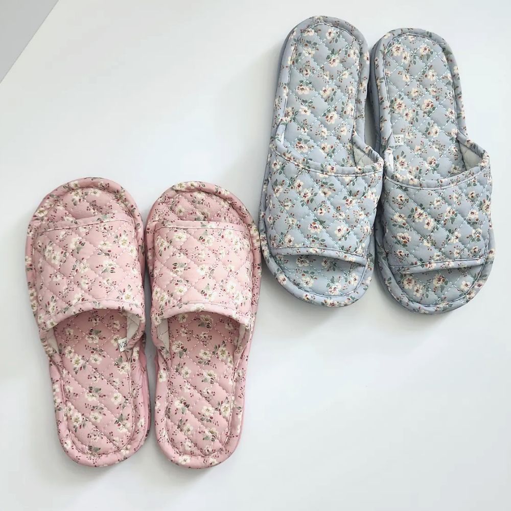 (남녀세트 1+1) 희비키 층간소음방지 3중쿠션 커플 슬리퍼 실내화, 잔꽃무늬 (핑크) + 잔꽃무늬 (블루), 1개 17,950원