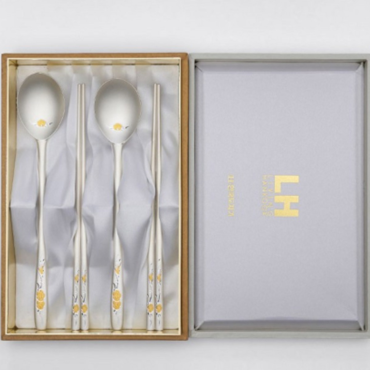 [한국도자기리빙] 금부 조각매화 은수저 1벌세트 (99% 30돈) 무료예단포장, 1세트, 여성용 1,290,000원