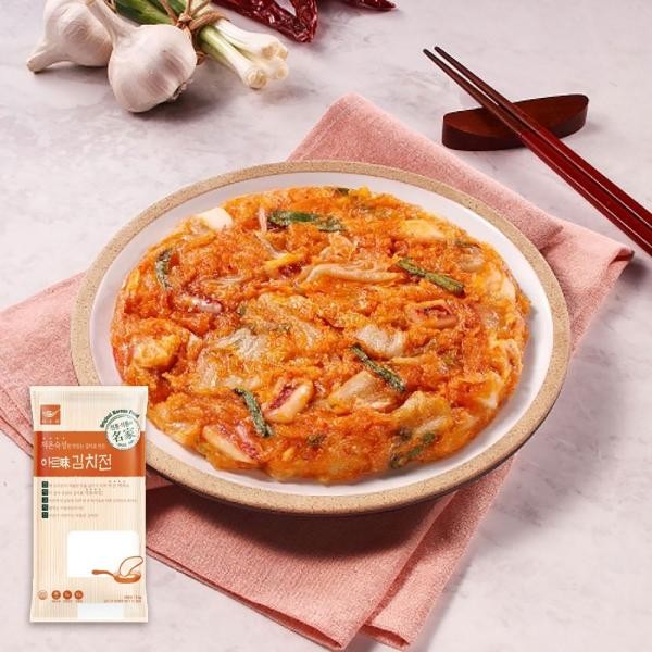 (쉬즈앤) 맛있는 사옹원 아르미 김치전 1.3kg/온가족 안성맞춤 건강한 간식/ 손님접대도 좋은 김치전 /데우기만 하세요 간편한 김치전, 1개, 1g 31,200원