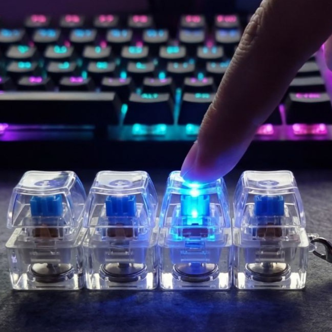 LUVIO LED 키캡 키링 4구 청축 딸깍이 피젯 스위치 열쇠고리 8,400원