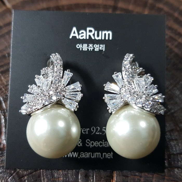 아름쥬얼리 우아해 클립형 진주 귀걸이 12mm 48,480원