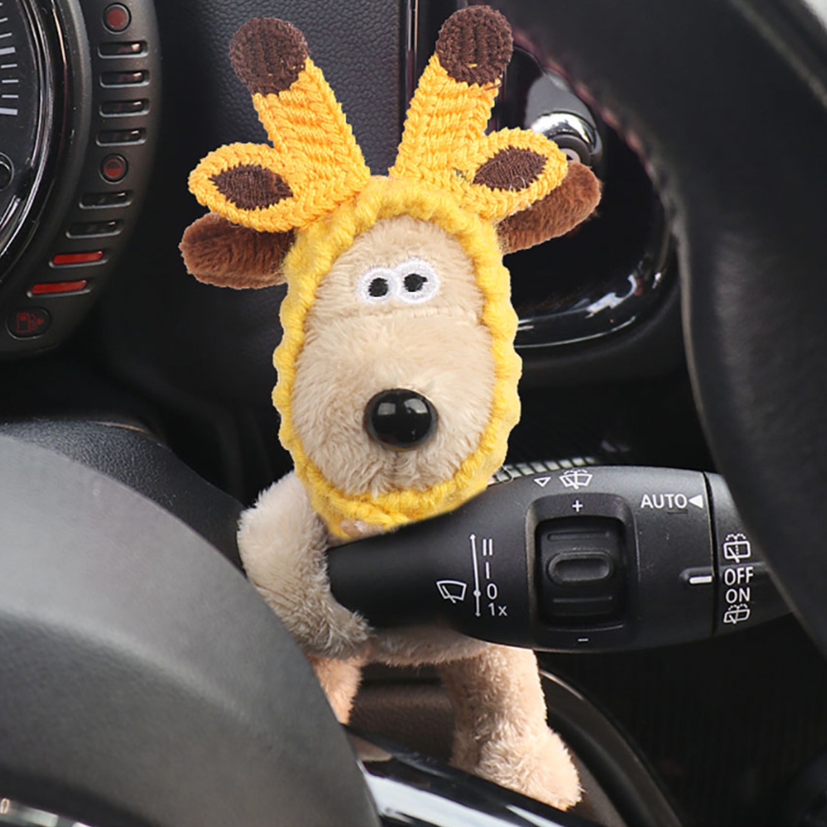 차량용 깜박이 강아지 인형 방향지시등 인형 7가지 종류, 1개, 기린모자 4,500원