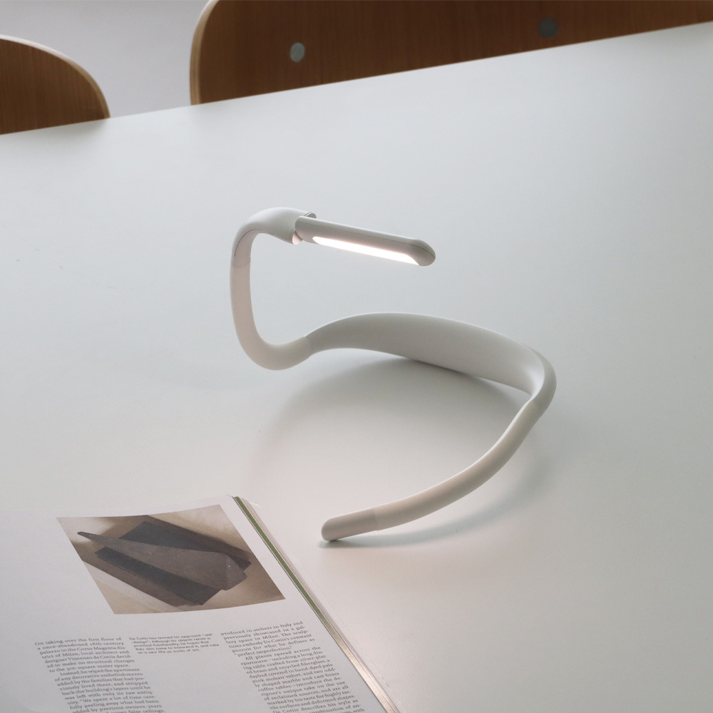 사는잼 LED 포터블 충전형 북라이트 휴대용 독서등 후레쉬 넥밴드 12,900원