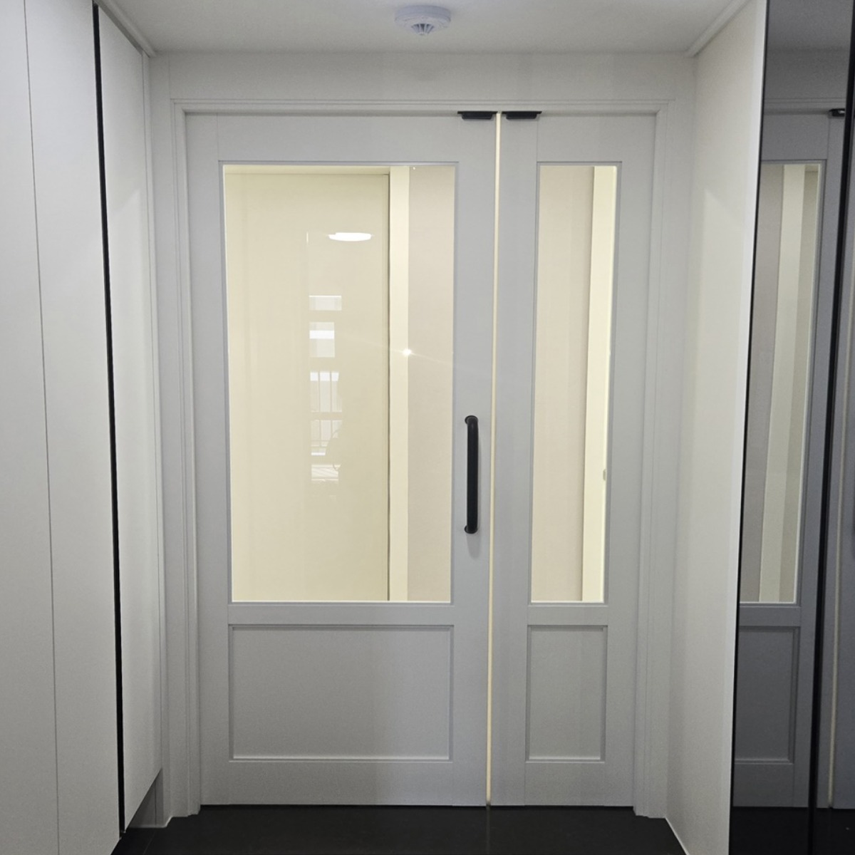 나린중문 비대칭 정대칭 여닫이중문 투명강화 오픈형 현관중문 487,000원