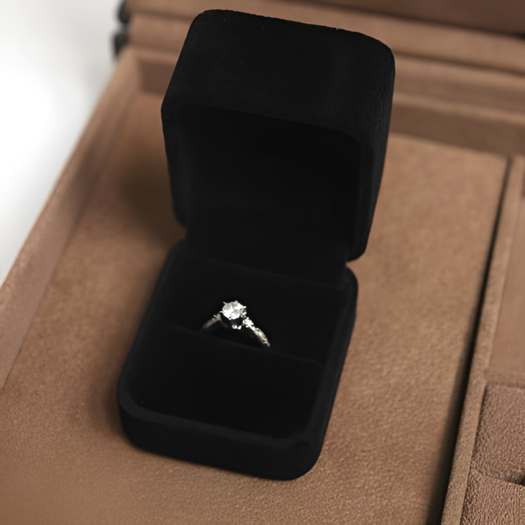 프리미엄 고급 벨벳 반지 링 케이스 상자 반지함 [Velvet 돌반지 프로포즈 웨딩 귀걸이 포장 밸벳 스웨이드 결혼 예물 주얼리 보관함 선물상자 박스 쥬얼리 악세사리 함] 6,900원