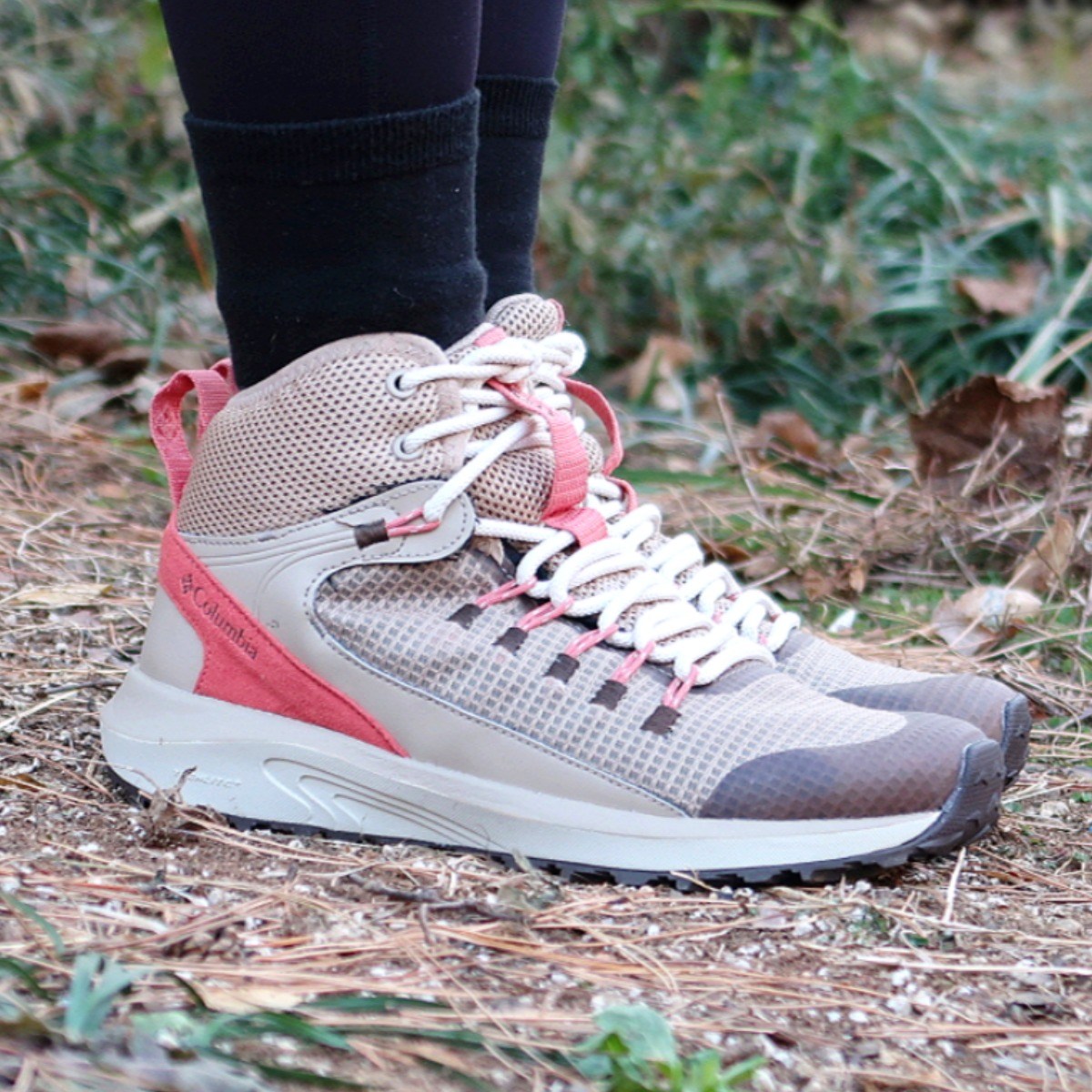 컬럼비아 여성용 등산화 미드컷 방수 경량 통풍 아웃드라이 트레킹화 49,000원