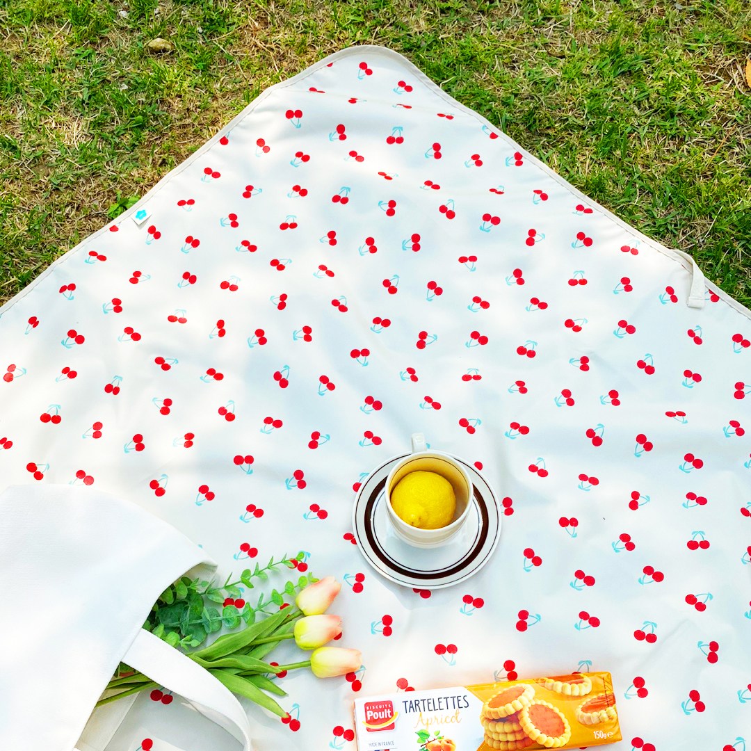 아이주 이유식 방수 매트 바닥 깔개 매트 감성 캠핑 촉감 놀이 바닥 식탁 보호 커버, Red레드체리, 200cmX145cm, 1개 28,900원