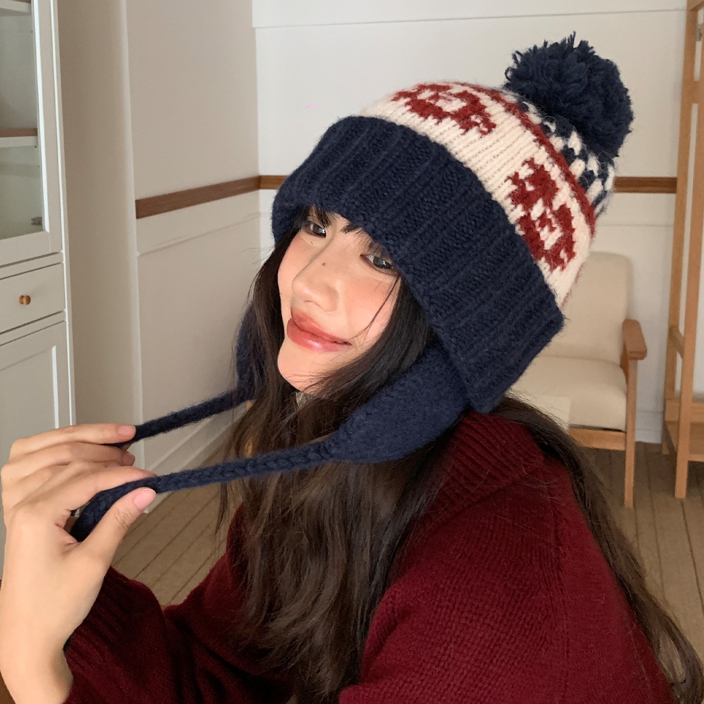 SMILEMORLI 겨울 포근한 니트 귀달이 방울 모자 데일리 방한모자 19,800원