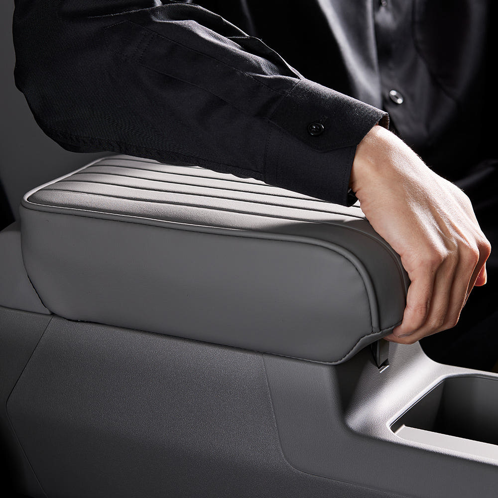 메이튼 기아 2026 디올뉴 셀토스 SP3 전용 가죽 콘솔 메모리폼 팔걸이쿠션, 1개, 마롱브라운 34,000원