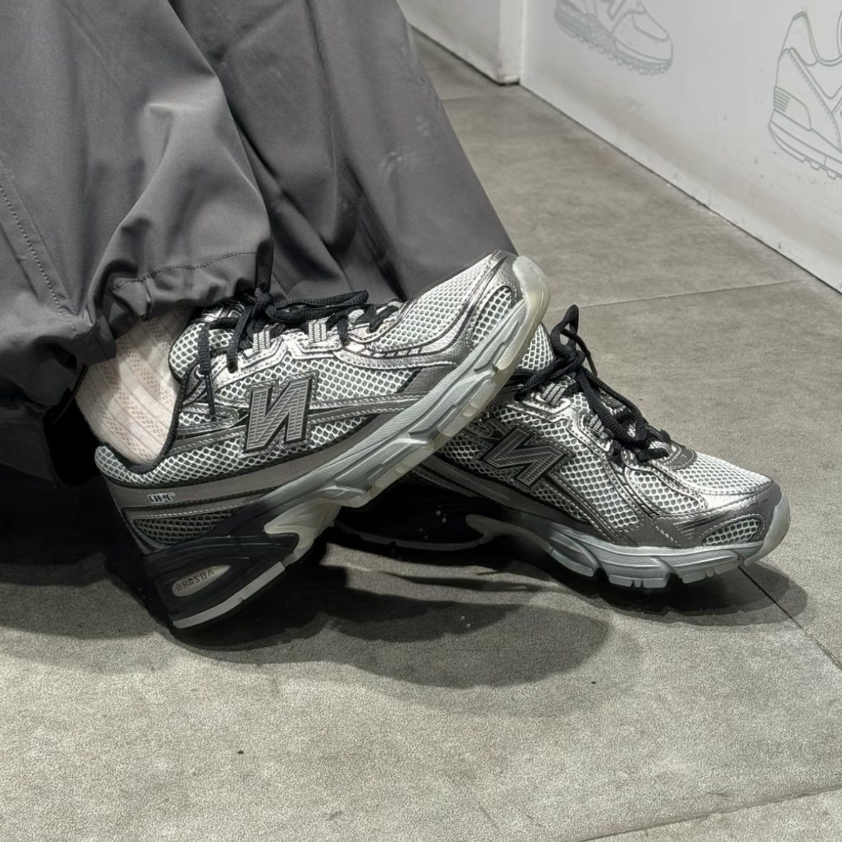 뉴발란스 740 운동화 러닝화 다크 실버 메탈릭 U740BSM 204,000원