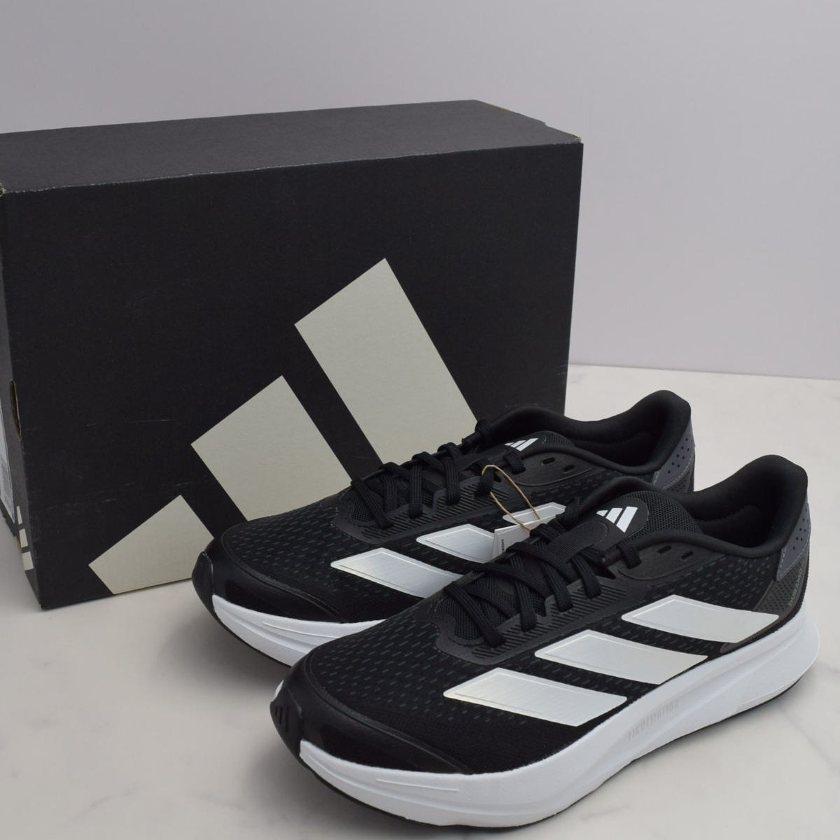 [국내매장판/다음날도착] 아디다스 최신 런닝화 깔끔한 직장인 듀라모 운동화 남성 러닝화 헬스화 데일리 발편한 볼넓은 Brandedit 59,900원