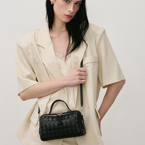 [사만사타바사] 베로나 양가죽 탑핸들 크로스백 99,000원