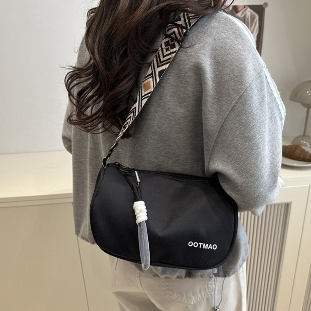 여성 반달백 크로스 호보백 숄더백 가벼운 남녀공용 가방N-0053 8,900원