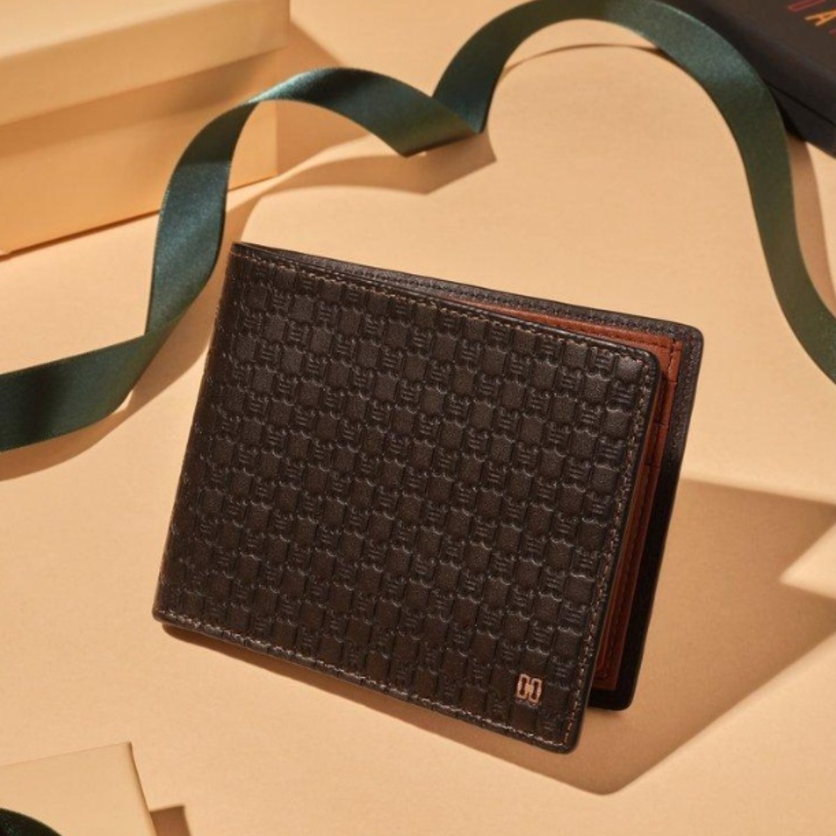 닥스 [플랜스토리] 닥스가죽지갑, 남성지갑,아빠선물, 백화점정품,선물포장 다크브라운 바넷 엠보 DD 패턴 지갑 (DBWA5F926W3) 151,300원