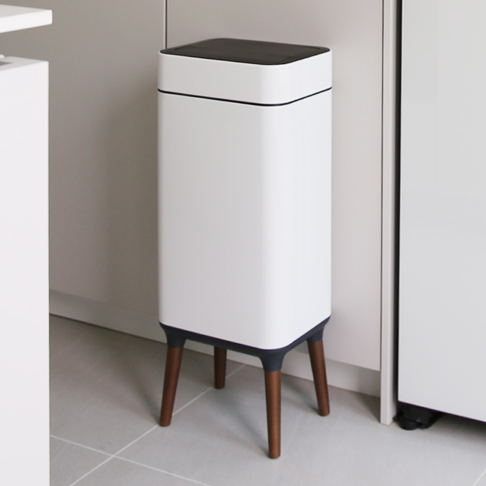 에니드 스마트 자동 쓰레기통 냄새차단 센서 휴지통 26L+다리, 화이트 106,000원