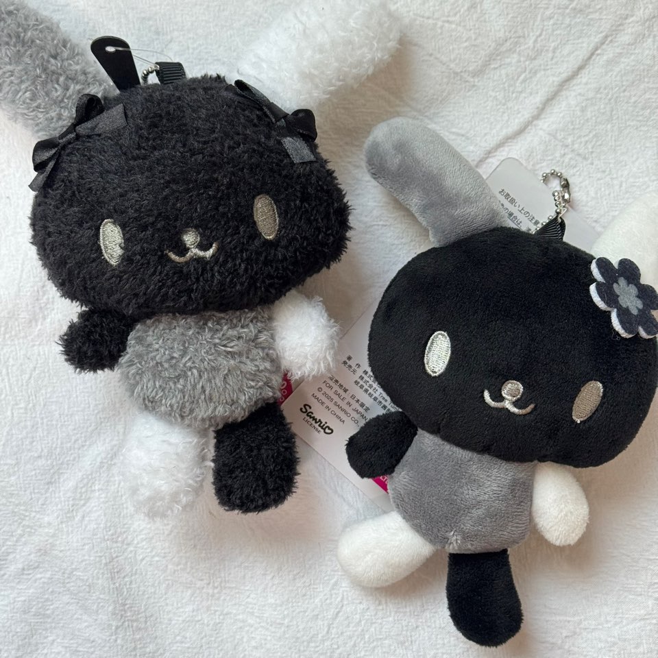 일본 정품 산리오 블랙 우사하나 장모 마스코트 인형 키링 37,000원