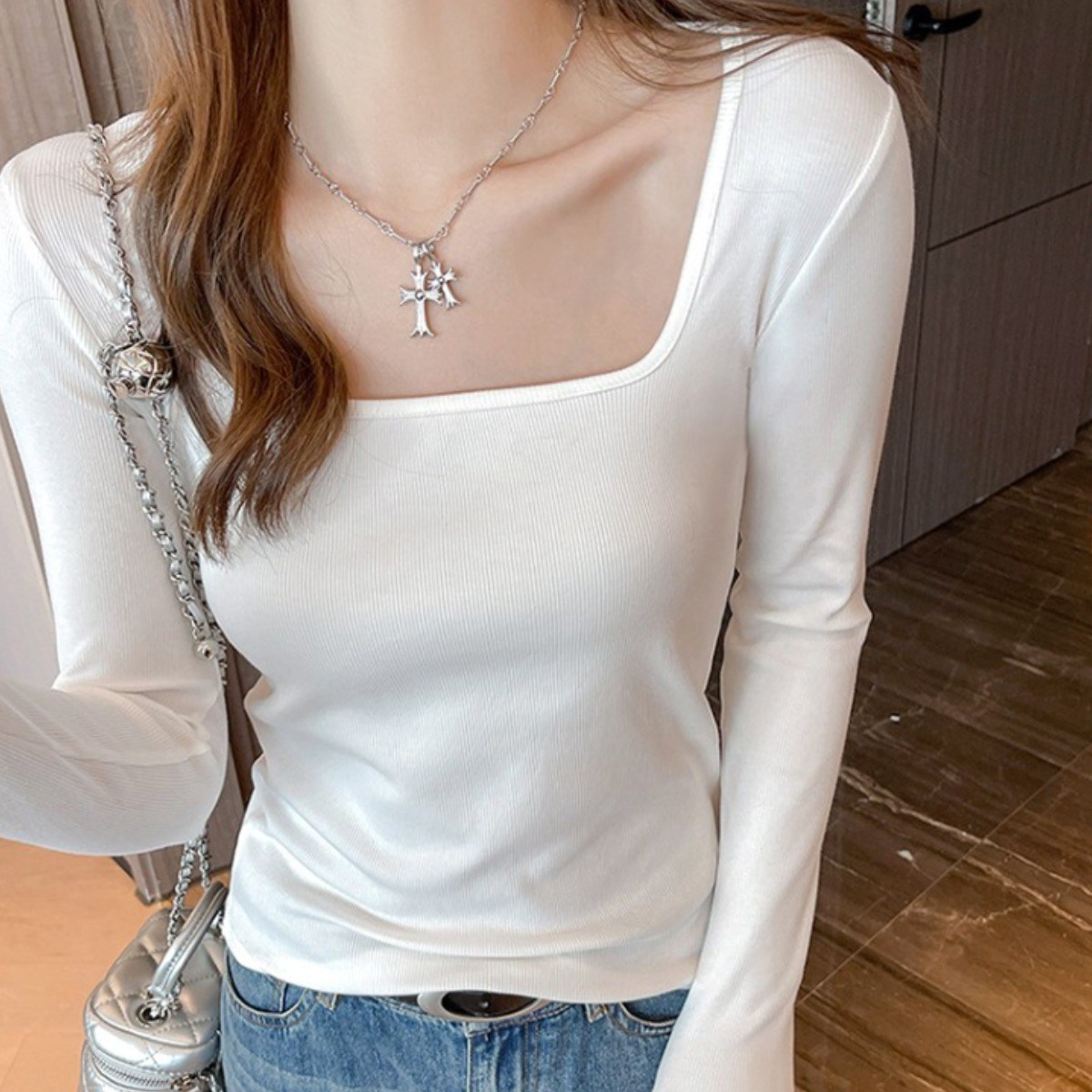 핑크셀럽 슬림핏 U넥 모달 골지 라운드 긴팔 티셔츠 16,800원