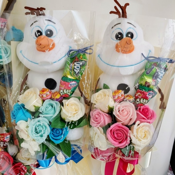 겨울왕국 올라프꽃다발 사탕꽃다발 인형꽃다발 재롱치꽃다발 발표회 킨더조이꽃 38,000원