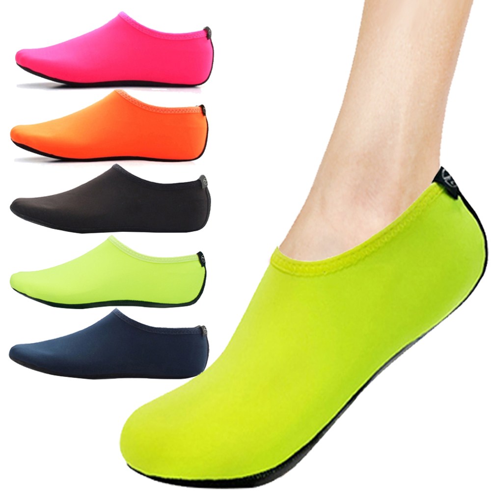 지니유니 아동 성인 온가족 물놀이 발보호 아쿠아슈즈 워터슈즈 워터파크삭스 1,890원