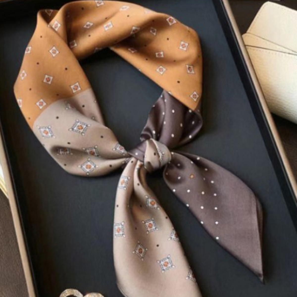 스카프 남녀 공용 정사각 70X70, 봄 가을 쁘띠 스카프 10,900원