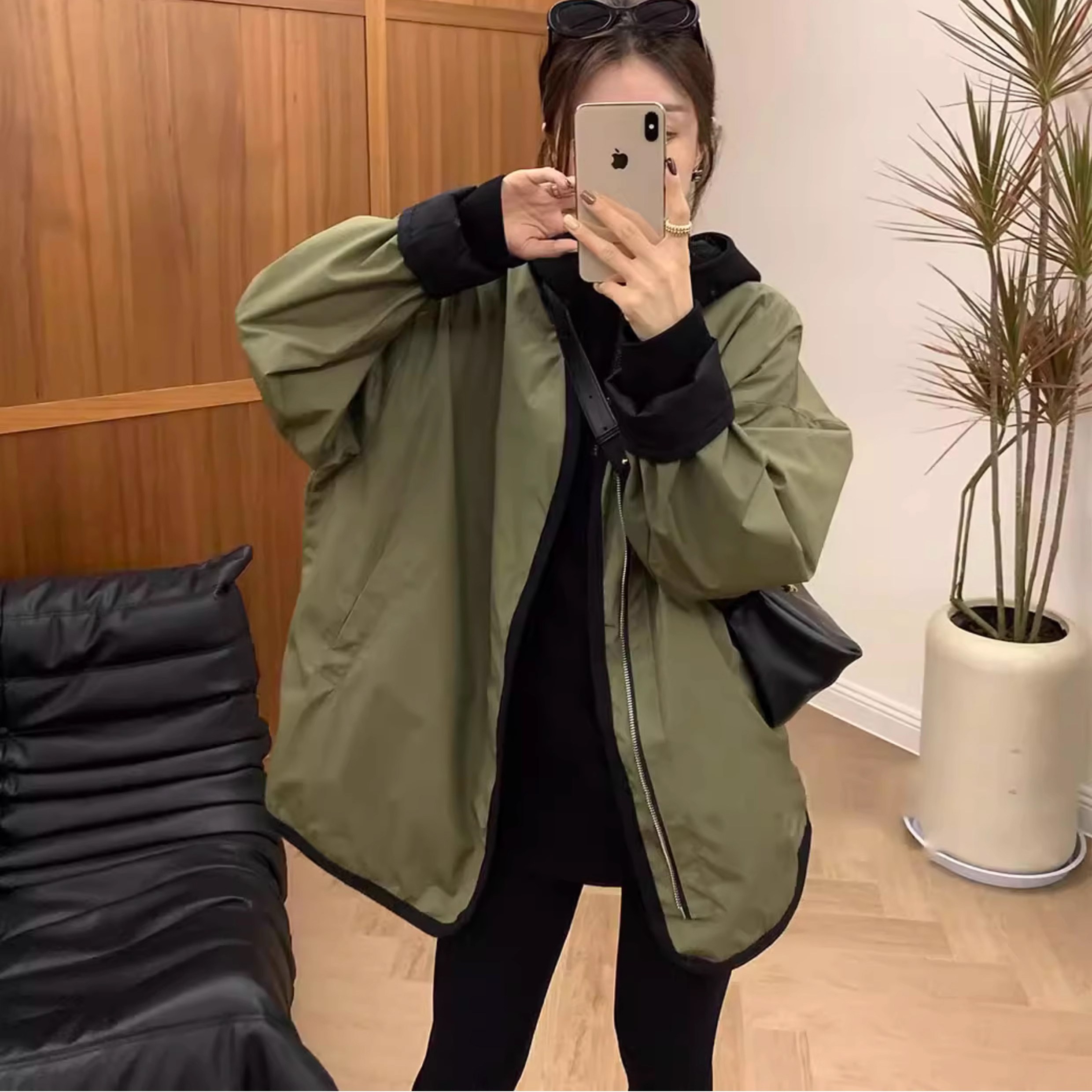 퀸앤조이 루제나 리버시블 노카라 하프 자켓 74,800원