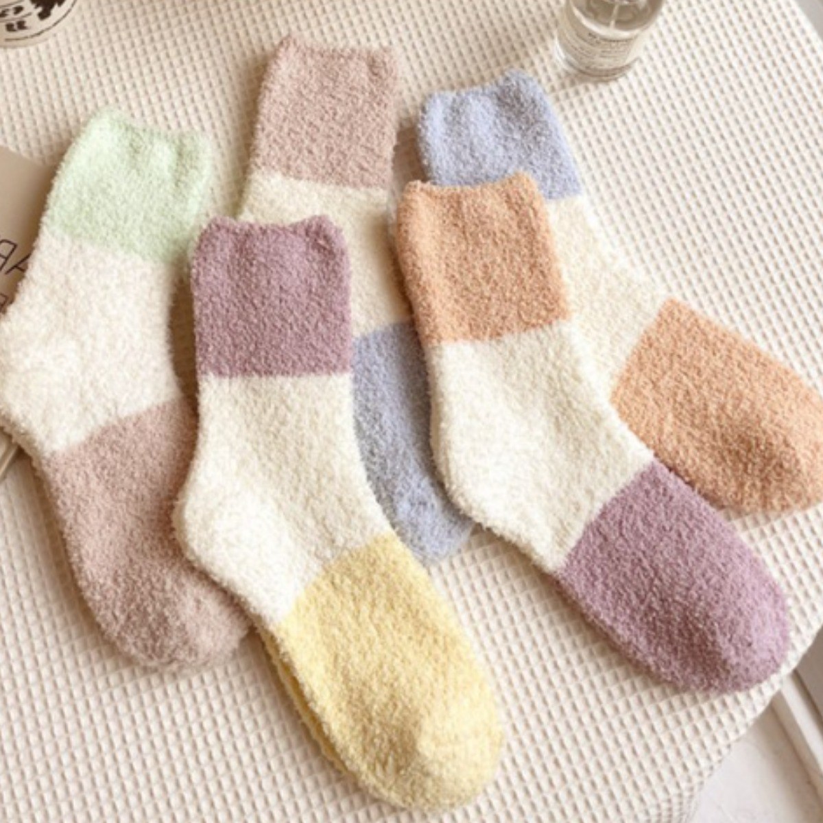 차차바이 여성 파스텔 무압박 보온 기모 수면 양말 19,900원