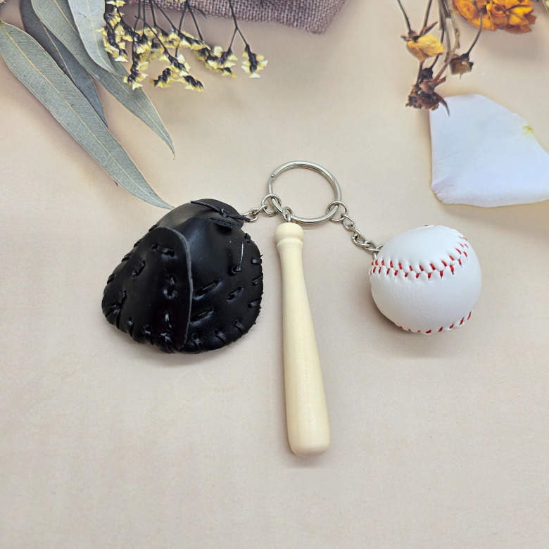 퀸즈아이 야구사랑 야구키링, 2개, 블랙 13,900원