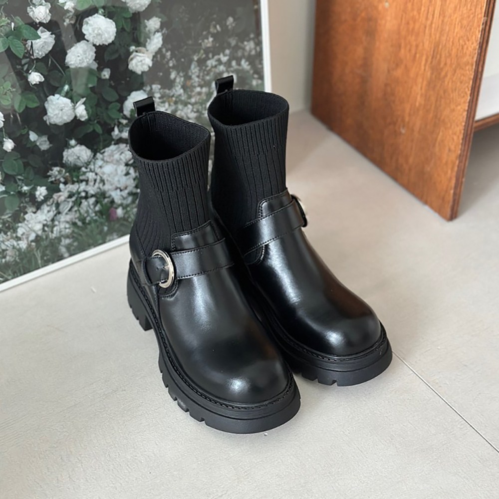 슈리오 여성 버클 포인트 통굽 삭스 앵클부츠 5cm 67,900원