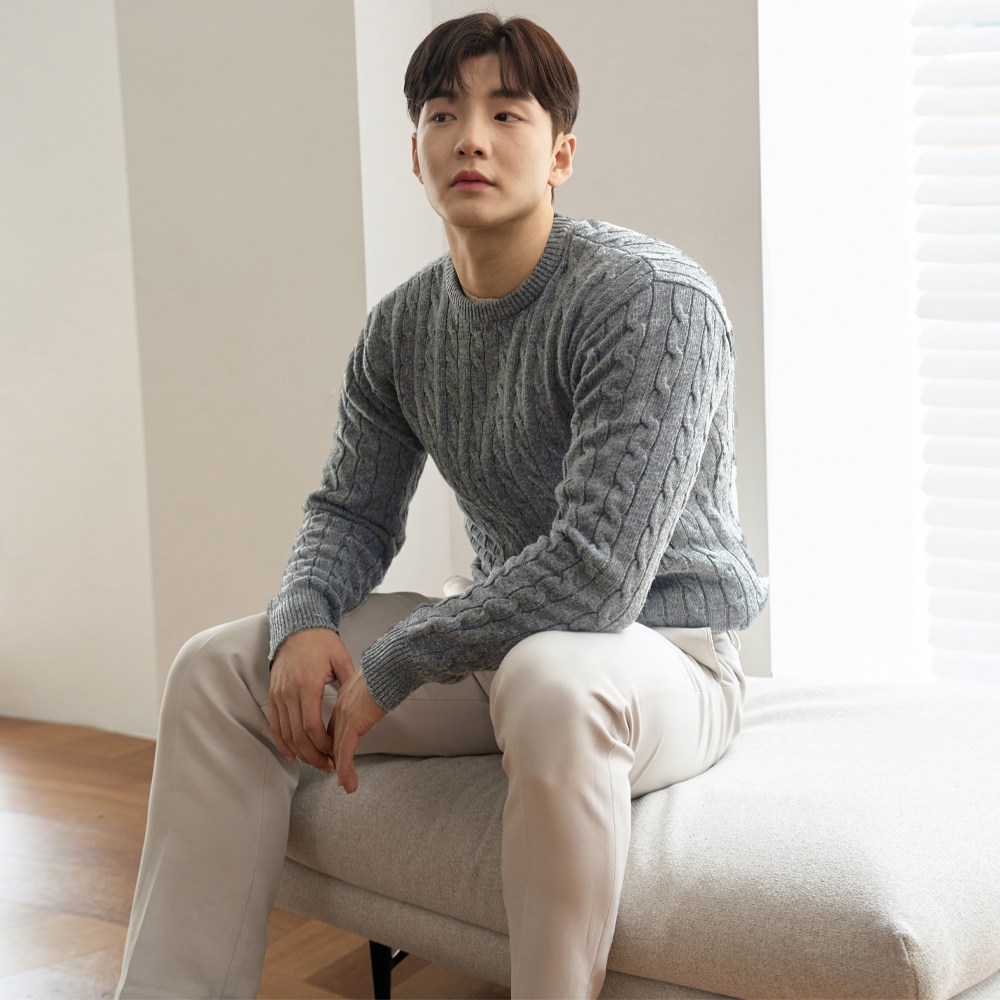 어깨넓어보이는 남자 머슬핏 꽈배기 니트 45,900원