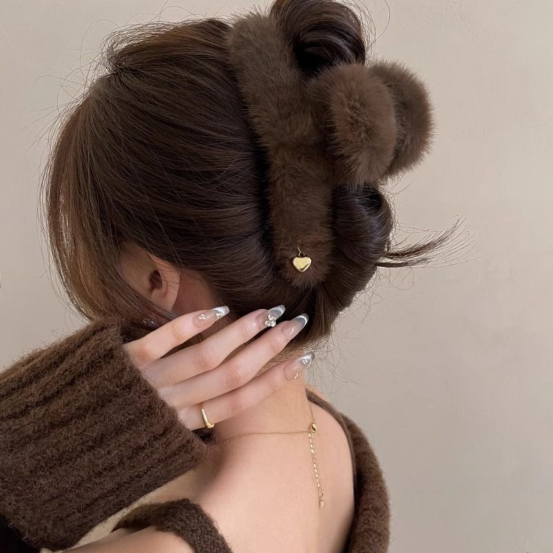 모스리나 클래시 하트 펜던트 밍크 퍼 집게핀 9,900원